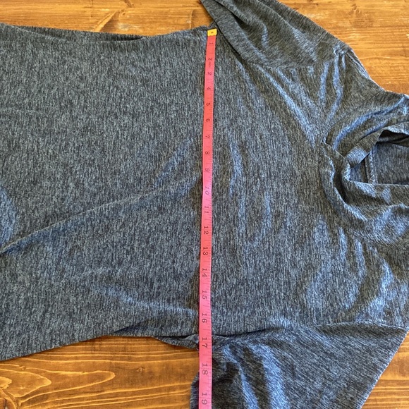 Nike women’s long sleeve dri-fit. Worn but in good condition! Heathered gray. - Picture 7 of 11